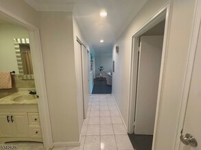 806 Eves Dr-Unit -2H in Hillsborough, NJ - Building Photo - Building Photo