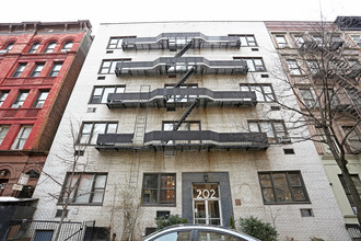 202 W 82nd St in New York, NY - Building Photo - Building Photo