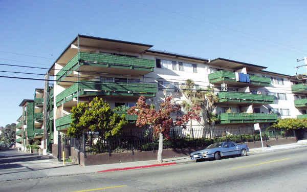 Water Front Apartments in San Rafael, CA - Building Photo - Building Photo