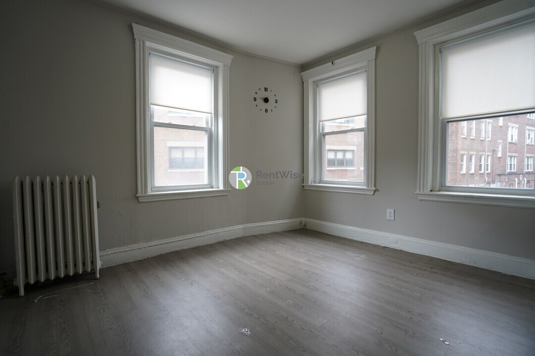 368 Riverway in Boston, MA - Building Photo