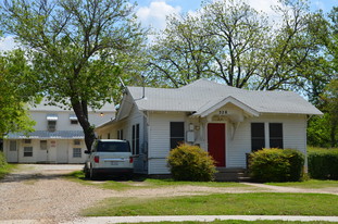 328 Normal St in Denton, TX - Foto de edificio - Building Photo