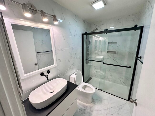 12750 Centralia St in Lakewood, CA - Building Photo - Building Photo