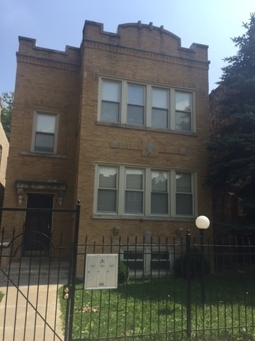property at 1449 N Luna Ave