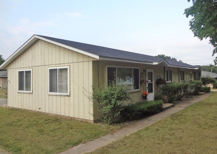 Vineyard 210 (Vineyard 210 LLC) in Lawton, MI - Building Photo