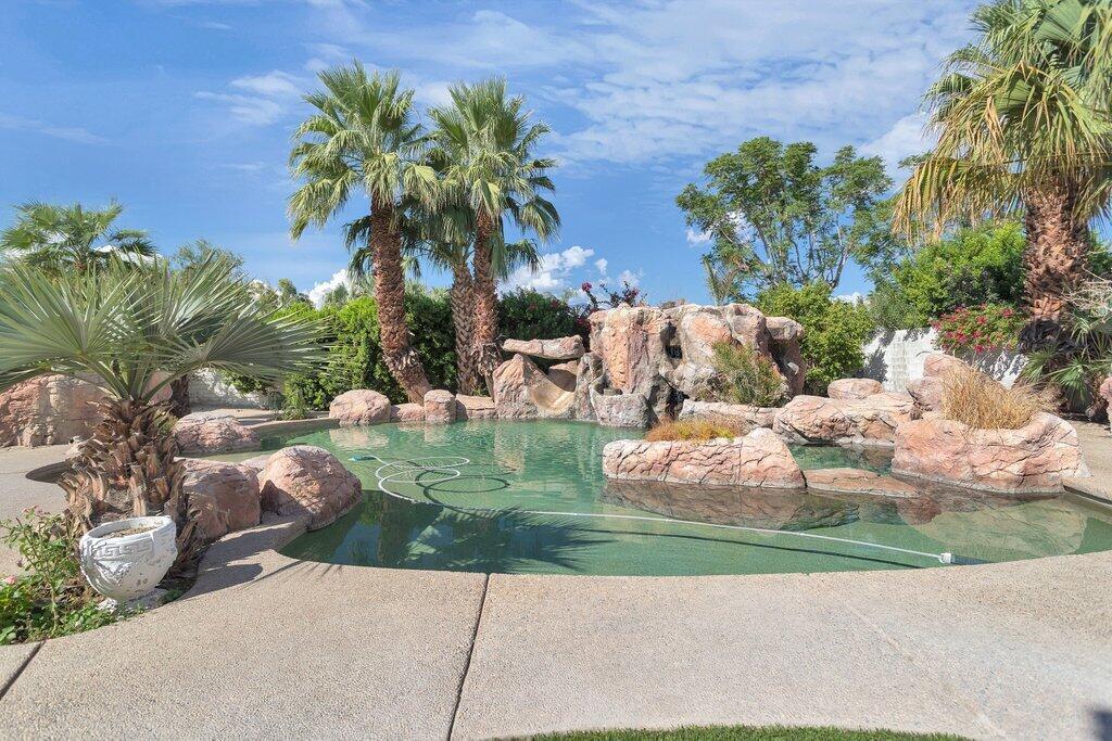 8 MacBeth Ct in Rancho Mirage, CA - Building Photo