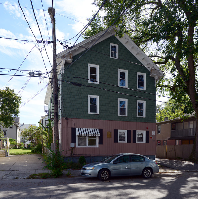 100 Garfield St in Central Falls, RI - Building Photo - Building Photo