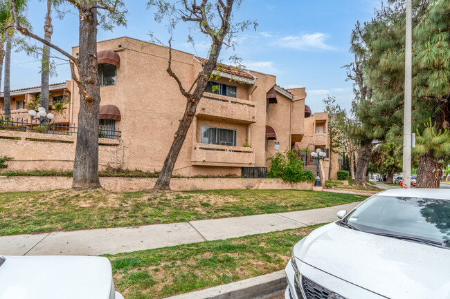 Cabrito Park Villas in Van Nuys, CA - Building Photo - Building Photo