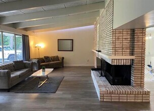 813 NW 22nd St in Gainesville, FL - Foto de edificio - Building Photo