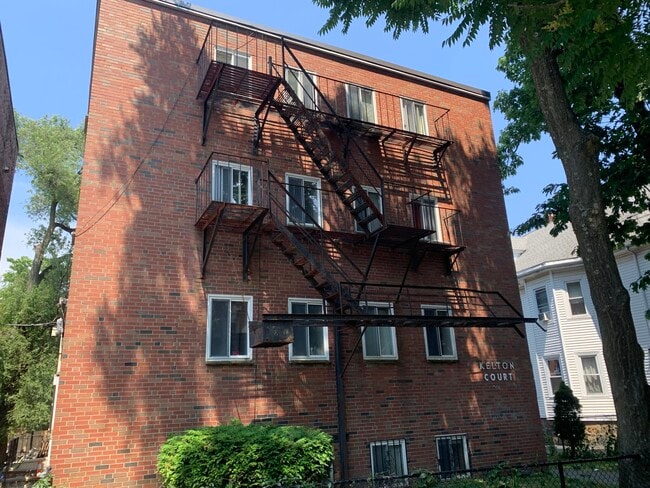 200 Kelton St in Boston, MA - Building Photo - Building Photo