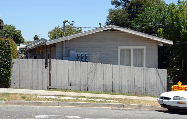 433 N Sixth St in Santa Paula, CA - Building Photo - Building Photo