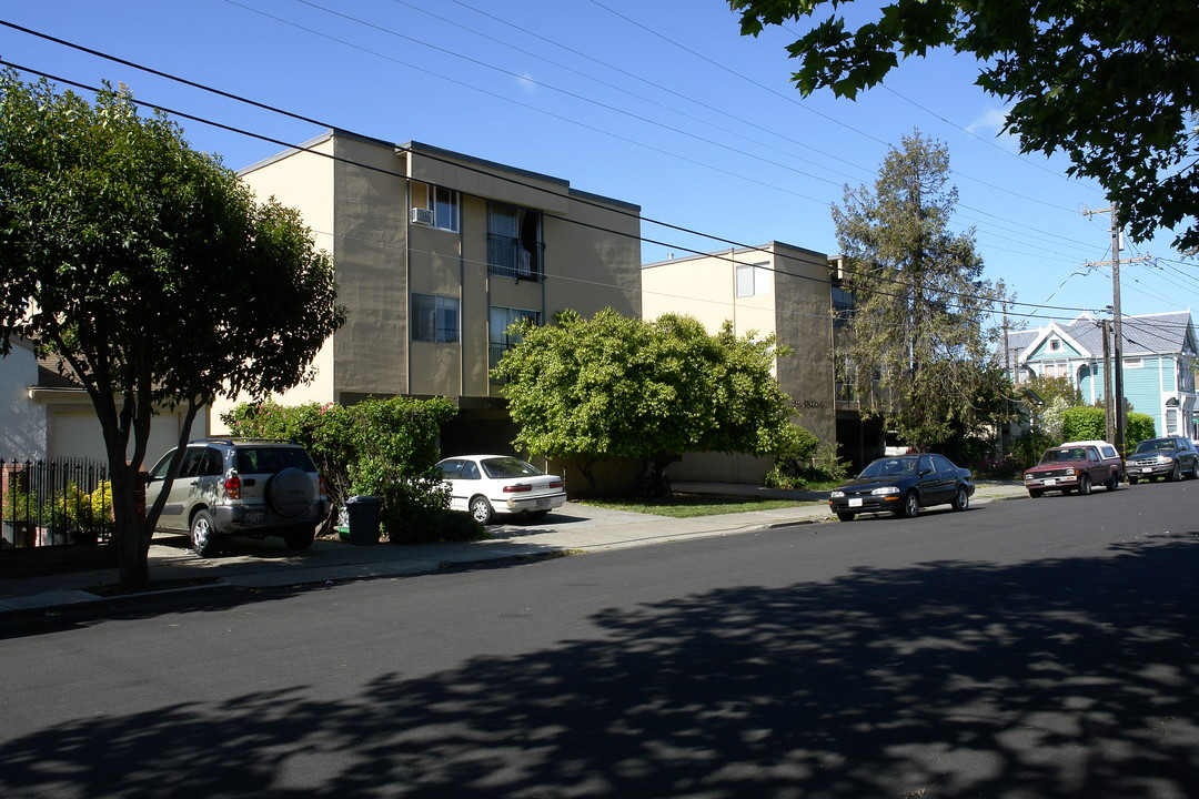 516 Heller St in Redwood City, CA - Building Photo