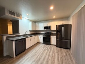 3305 Cheyenne Gardens Way in North Las Vegas, NV - Building Photo - Building Photo