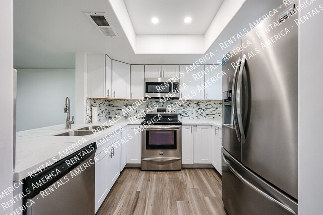 property at 1601 W Sunnyside Dr