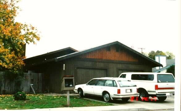 1830 Premier Pl in Concord, CA - Foto de edificio - Building Photo