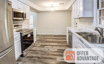 7072 Oakwood Rd in Parma Heights, OH - Building Photo - Building Photo