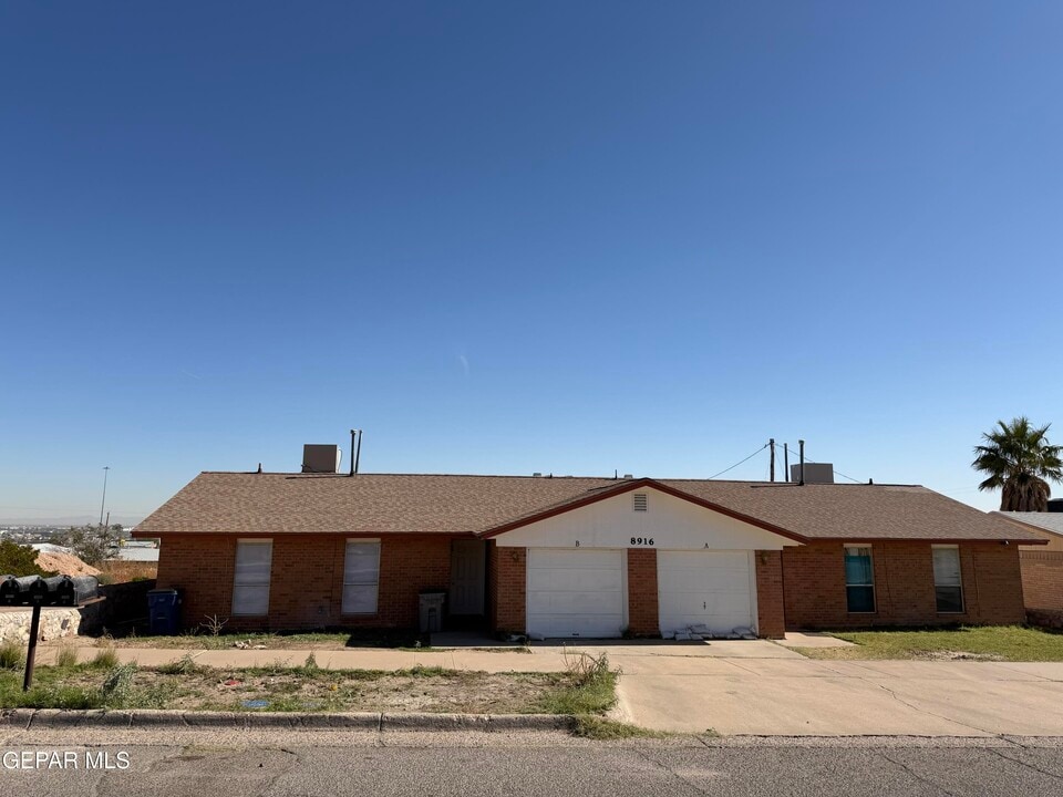 8916 Leo St in El Paso, TX - Building Photo