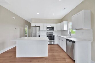 317 Turnpike Rd in Andover, KS - Building Photo - Building Photo