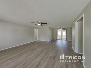 6714 35th Ave W in Bradenton, FL - Foto de edificio - Building Photo