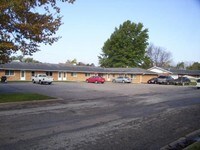 833 2nd Pl in Kalona, IA - Foto de edificio - Building Photo