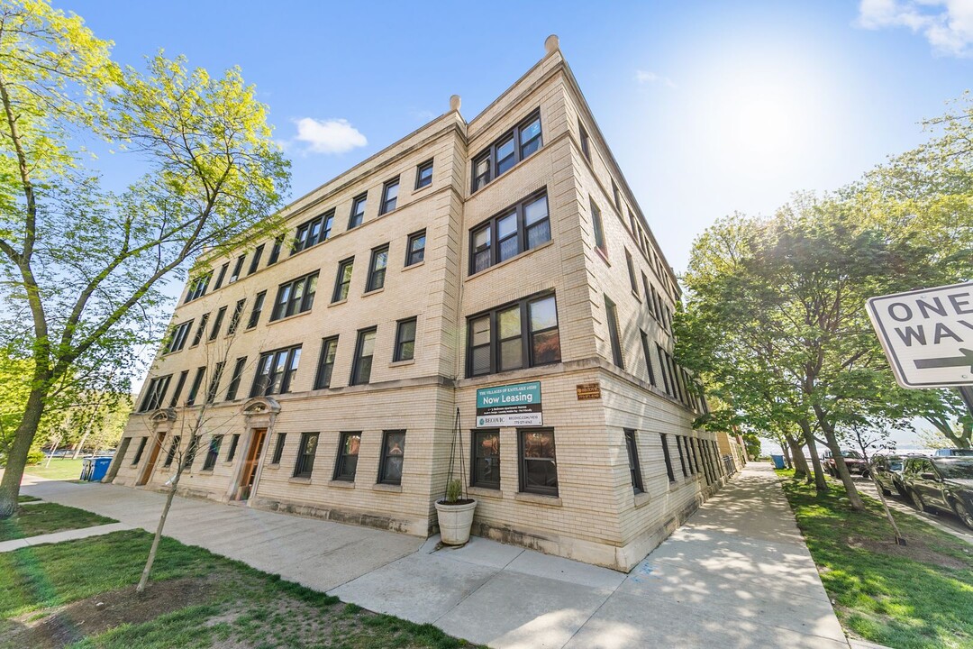 1304 W Birchwood Ave, Unit 3 in Chicago, IL - Building Photo