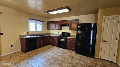 5072 E Fishhook Ct in Tucson, AZ - Building Photo - Building Photo