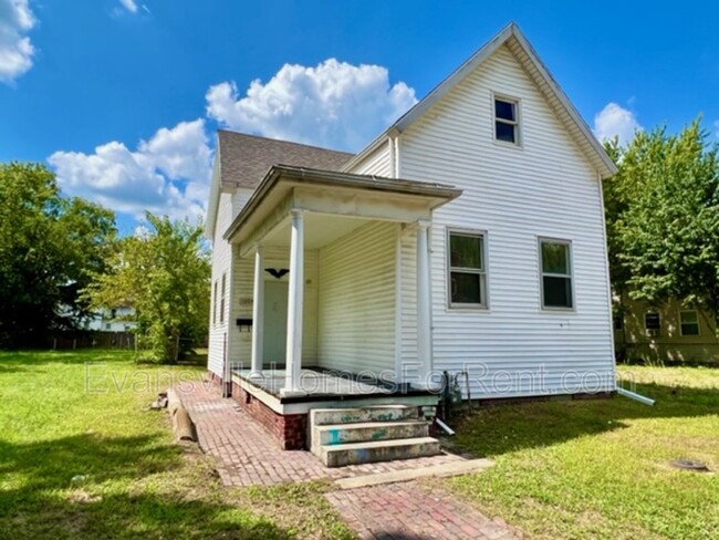 property at 1004 N 4th Ave
