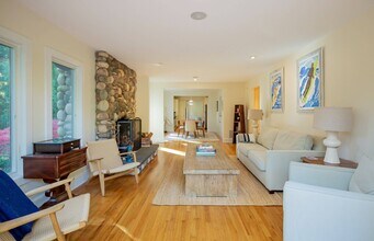 65 Windward in East Hampton, NY - Building Photo - Building Photo