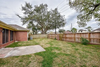 2935 Berlinetta Dr in Pearland, TX - Building Photo - Building Photo