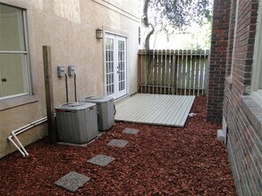 1539 Hawthorne St-Unit -1 in Houston, TX - Building Photo - Building Photo
