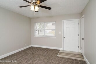 9613 El Prado St in Louisville, KY - Building Photo - Building Photo