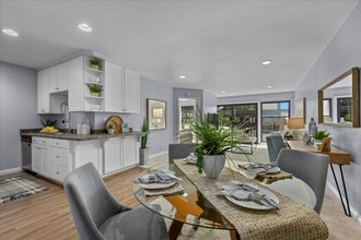 7765 W 91st St, Unit F3106 in Playa Del Rey, CA - Foto de edificio - Building Photo