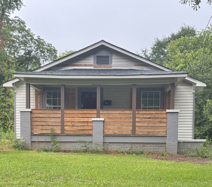 8211 5th Ave N in Birmingham, AL - Building Photo