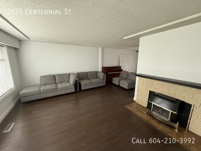 2625 Centennial St in Abbotsford, BC - Building Photo - Building Photo
