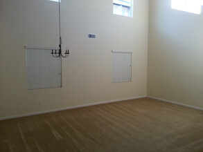 348 Anemone Ct in Patterson, CA - Building Photo - Building Photo