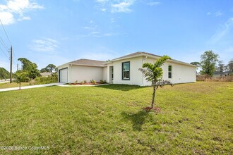 2977 Fig Rd SE in Palm Bay, FL - Building Photo - Building Photo