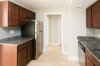 429 W Wellington Ave, Unit 45-13A in Chicago, IL - Building Photo - Building Photo