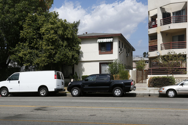 20627 Vanowen St in Winnetka, CA - Foto de edificio - Building Photo