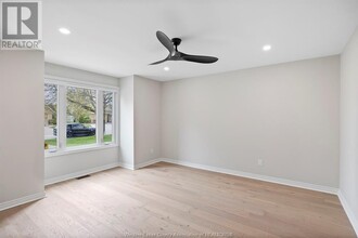 4722 Eagle Crescent in Windsor, ON - Building Photo - Building Photo