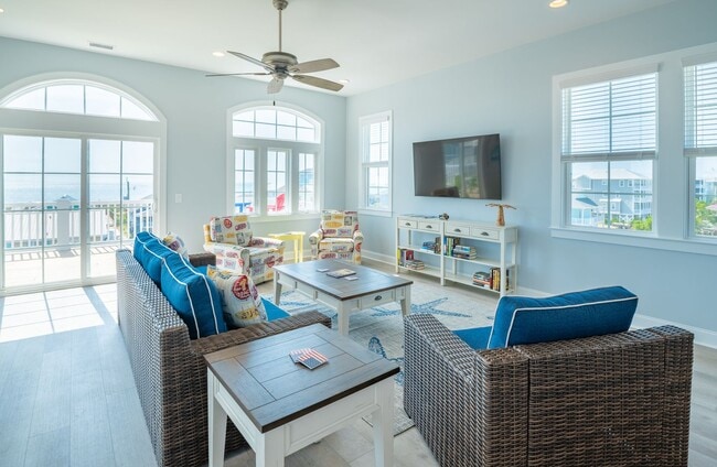 1118 Canal Dr in Carolina Beach, NC - Building Photo - Building Photo
