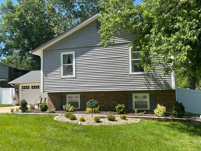 property at 33 Country Creek Dr