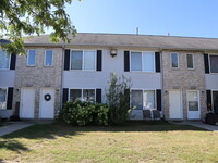 Kearsley Creek Townhomes in Davison, MI - Building Photo - Building Photo