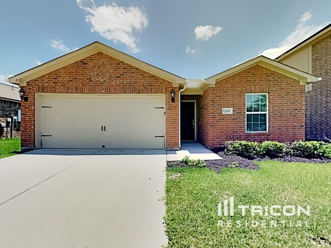 12067 Quartersawn Ln in Pinehurst, TX - Building Photo - Building Photo