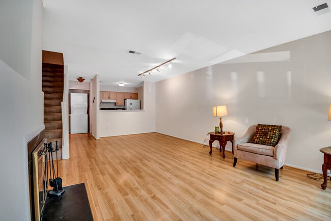 3944 Woodhue Pl in Alexandria, VA - Building Photo - Building Photo