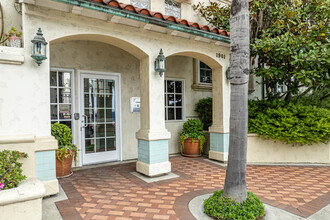 Park Regency Villa in Long Beach, CA - Building Photo - Building Photo