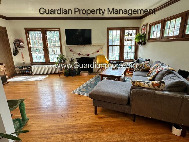 3832 Grand Ave S in Minneapolis, MN - Building Photo - Building Photo