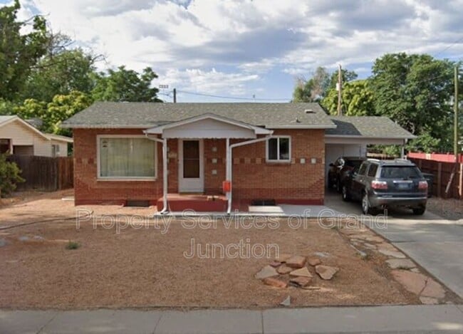 property at 941 Walnut Ave