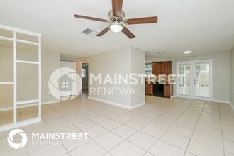 9140 Haverford Ln, Unit 205 in Port Richey, FL - Building Photo - Building Photo