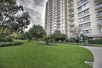 2160 Century Park E, Unit 301 in Los Angeles, CA - Building Photo - Building Photo