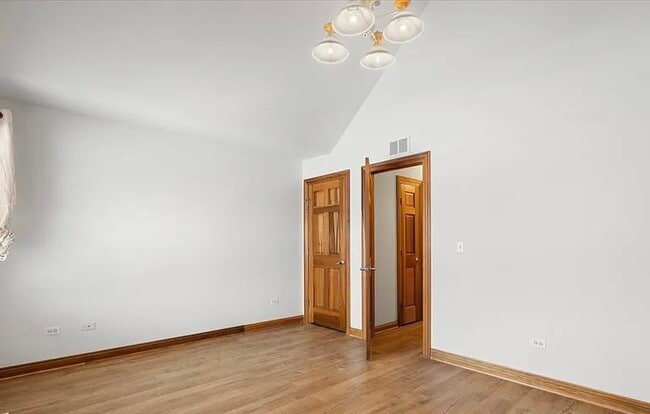 5662 W Berenice Ave in Chicago, IL - Building Photo - Building Photo