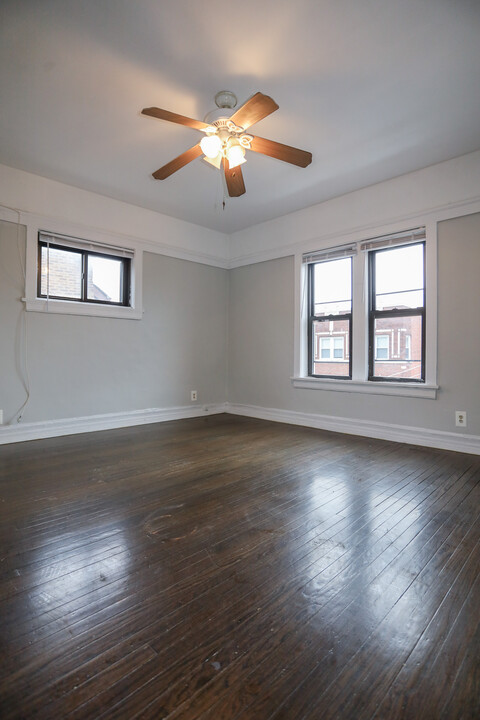 7449 N Greenview Ave, Unit #322 in Chicago, IL - Foto de edificio